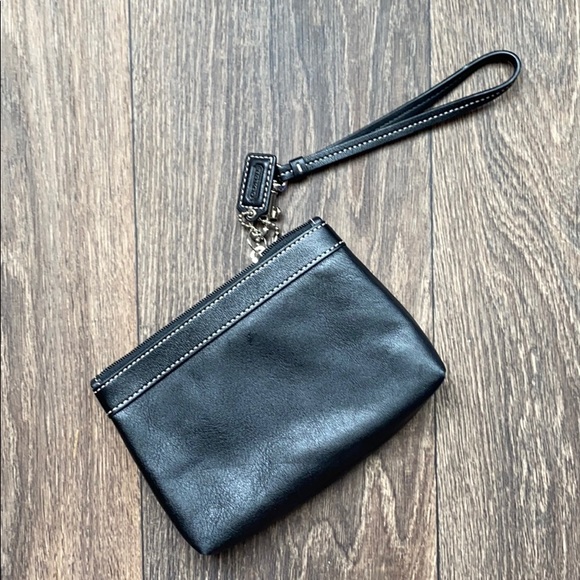 Coach wristlet, brand new - Picture 2 of 2